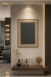 لوحة جدارية تجريدية عصرية بنسيج مميز مع إطار أسود رفيع، تصميم هندسي منسوج باللون الأسود على قماش بيج لغرفة المعيشة وغرفة النوم وديكور المكتب