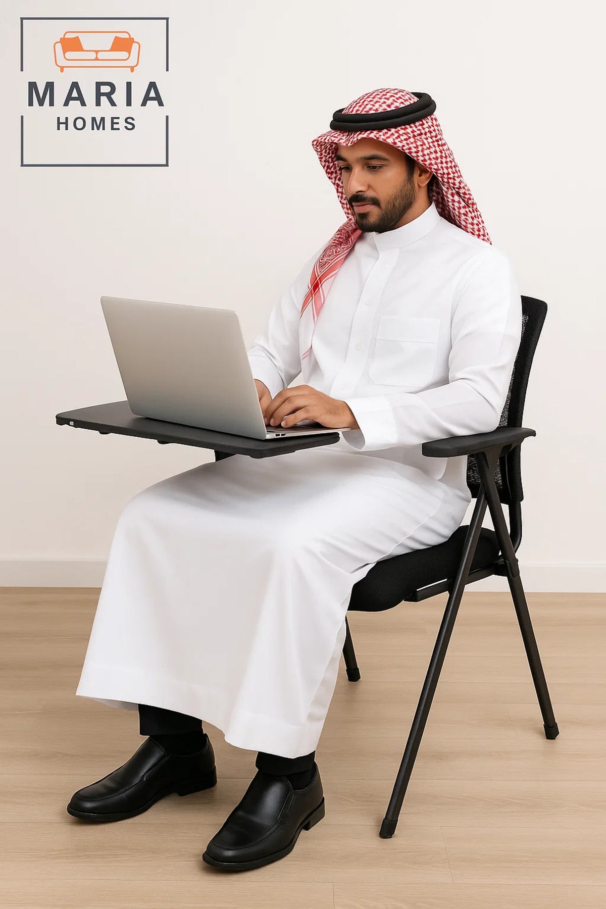 كرسي تدريب أسود بمسند كتابة قابل للطي وظهر شبكي - تصميم قابل للتكديس