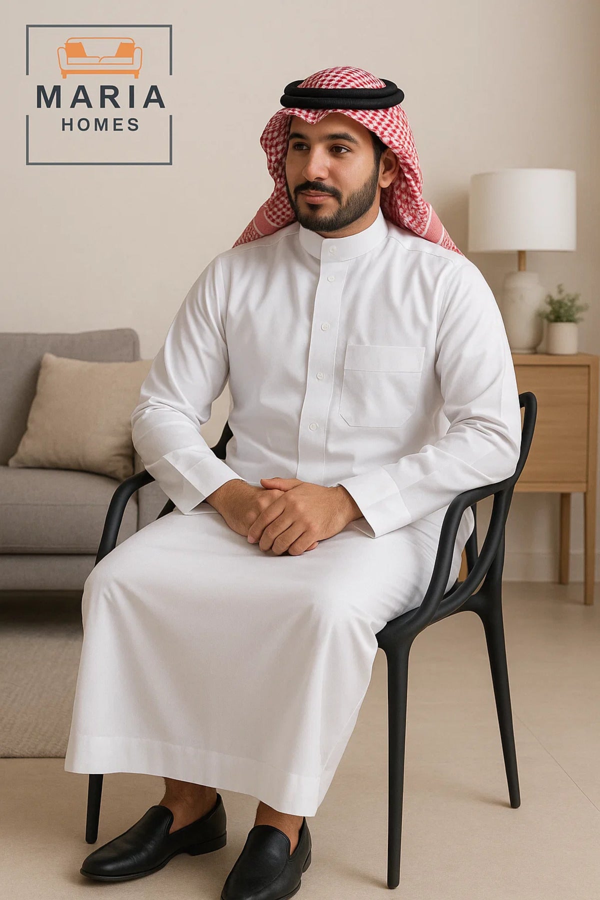كرسي بلاستيكي مصمم أسود عصري - كرسي بذراعين أنيق وقابل للتكديس للاستخدام الداخلي والخارجي