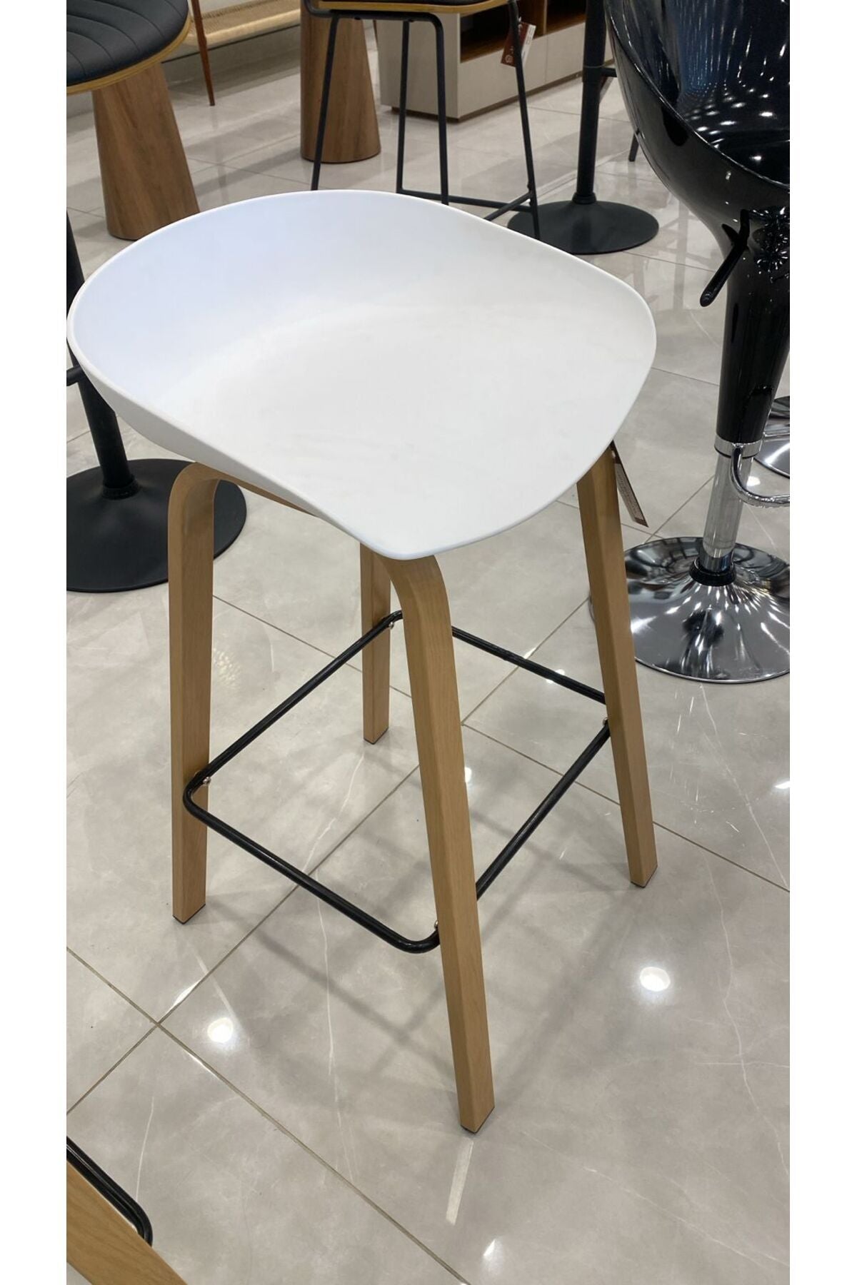 Modern Dining Bar Chair Ð Stylish White & Wood Stool with Footrest for Kitchen & CafŽ