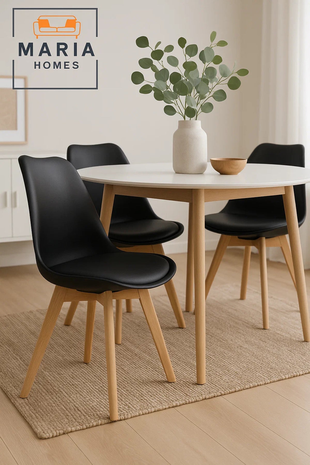 Modern Black Dining Chair with Wooden Legs Ð Ergonomic Plastic Seat for Home, Office, or CafŽ Use